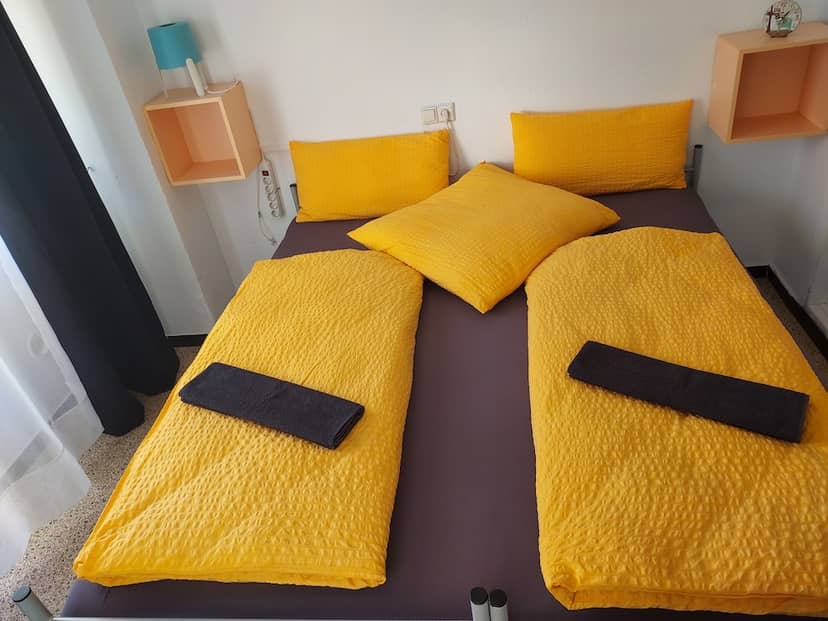 Hostal Orsi — bedroom