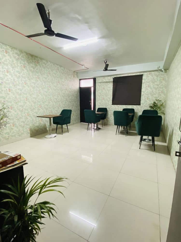 Homestay - Hostel — meeting & event spaces