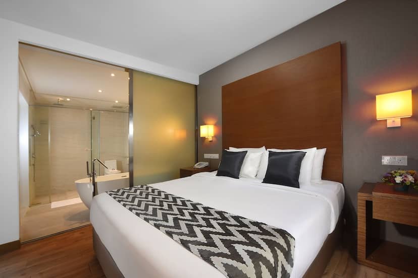 Bella Vista Waterfront Resort — hotel room