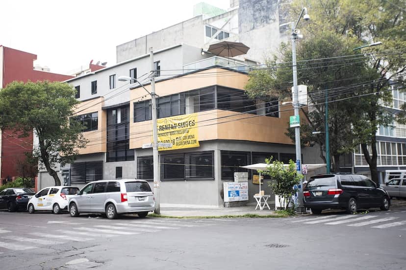 Colmena Hotel CDMX Tonala — building