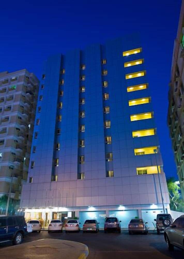 Phoenix Plaza Hotel Apartments — building