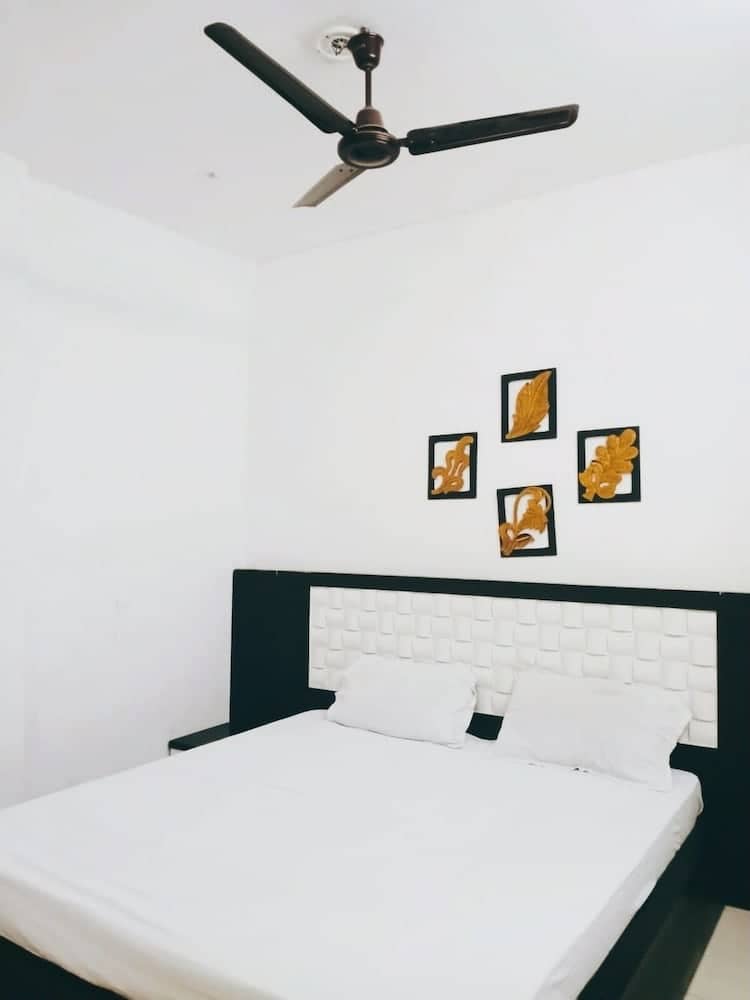 Homestay - Hostel — hotel room